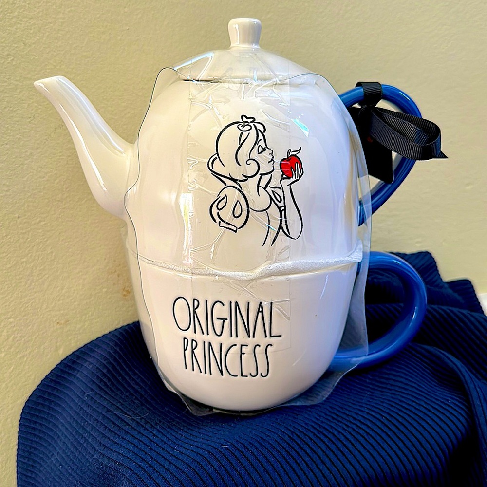 Rae Dunn x Disney’s Snow White ORIGINAL PRINCESS Teapot & Cup Set.